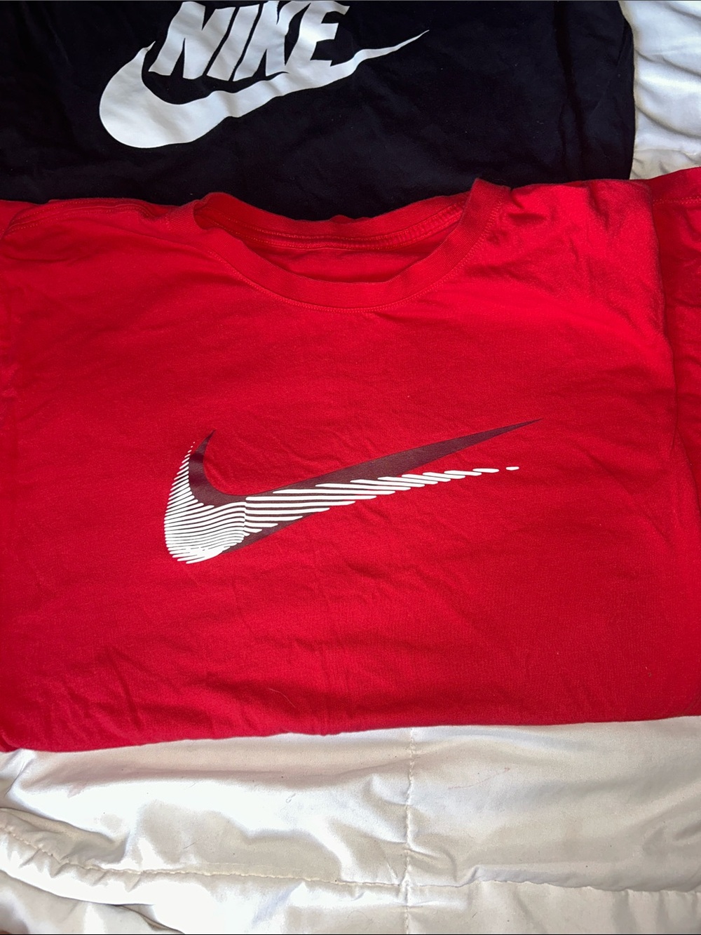 Nike T-Shirt Bundle in Maroon, Black, Red - Picture 4 of 7